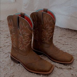 Ariat women’s cowgirl boots